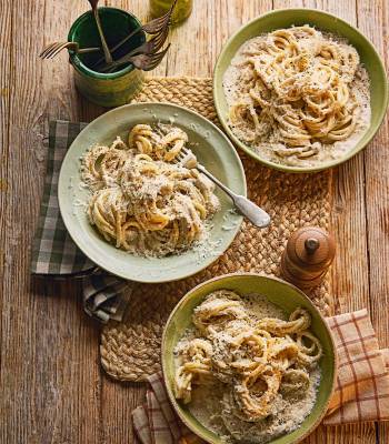 Pasta with walnut sauce