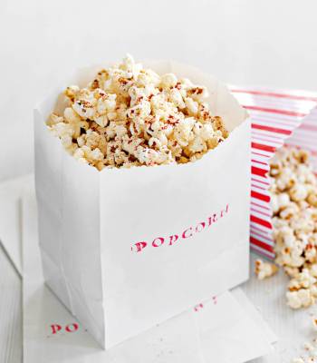 Spiced cheesy popcorn