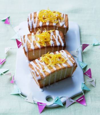 Mini lemon and coconut cakes 