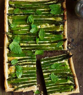 Asparagus, spring onion and mint tart
