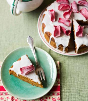 Carrot tea cake with vanilla icing