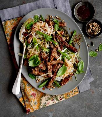 Beef and sugarsnap noodles