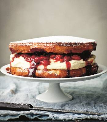 Victoria sponge with limoncello and balsamic strawberries