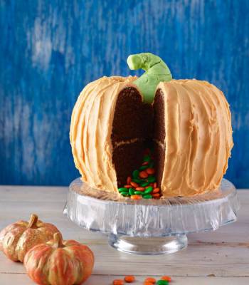 Chocolate spiced pumpkin piñata cake