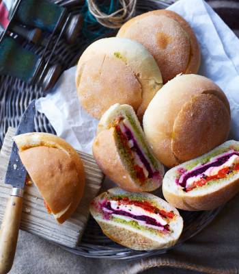 Vegetable-stuffed picnic rolls