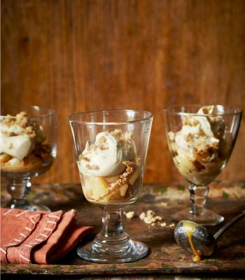 Caramel apple crumble pots