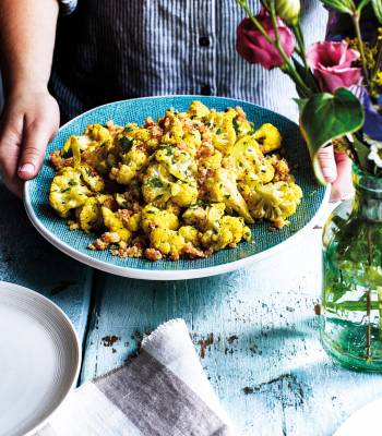 Roasted cauliflower with bacon crumble 