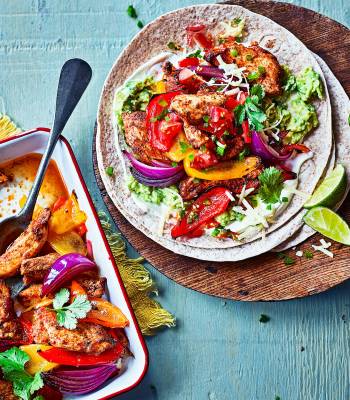 Chicken fajita traybake