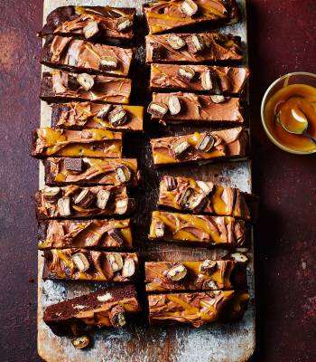 Twix traybake