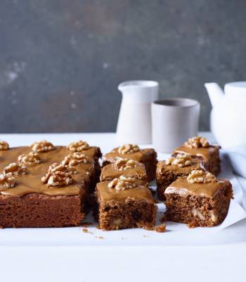 Coffee & walnut traybake