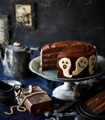 Spiced chocolate ghost cake
