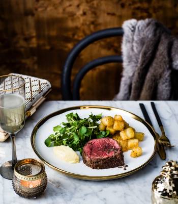 Peppered beef fillet with truffle mayo