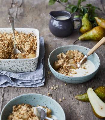 Spiced pear cider crumble