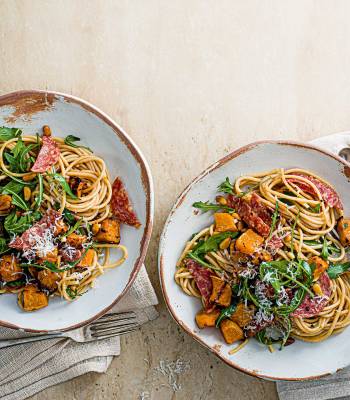 Wholewheat spaghetti with squash, salami and pine nuts