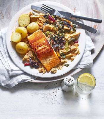 Salmon with creamy artichoke sauce