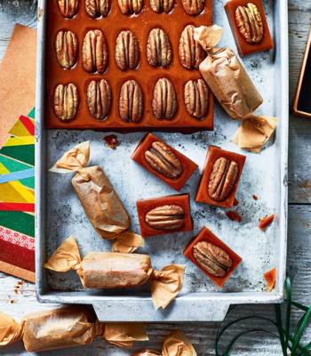 Golden pecan caramels