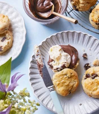 Gluten-free choc-chip scones 