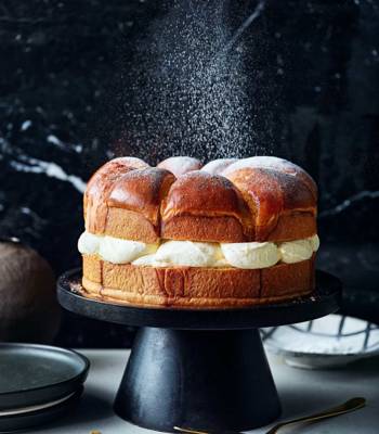 Vanilla cream bun cake