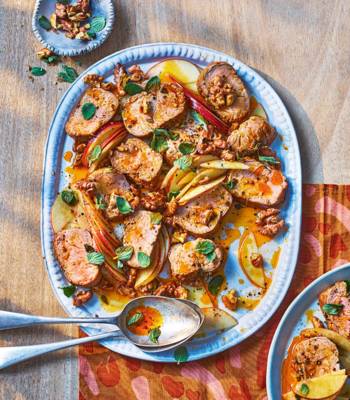 Pork tenderloin with apples and walnuts