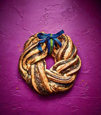 Figgy pudding babka wreath