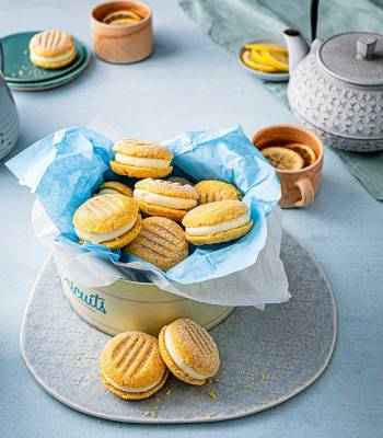 Lemon and poppy seed melting moments