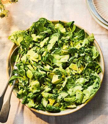 Green salad with herby kefir dressing