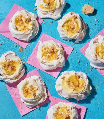 Mini lemon meringue crumbles