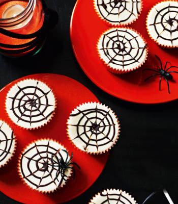 Lemon cheesecake spider webs