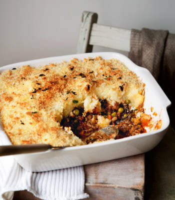 Cottage pie with cheesy onion mash