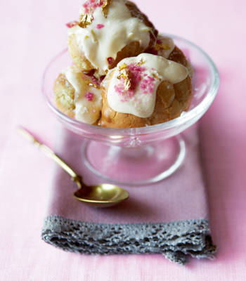 White chocolate and vanilla profiteroles 