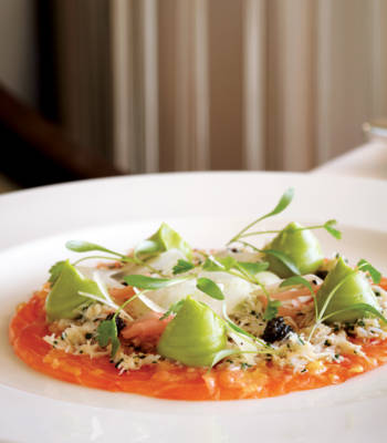 Smoked salmon with fennel and avocado cream