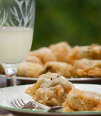 Stuffed courgette flowers with honey 