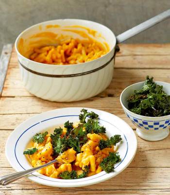 Vegan macaro-no-cheese with crispy kale