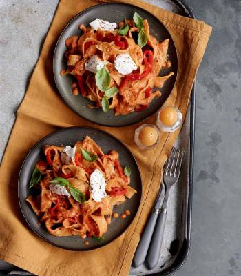 Tomato romesco goats' cheese pasta