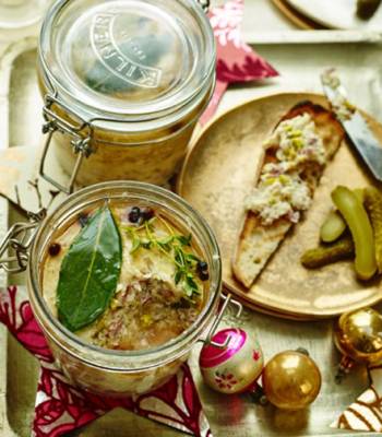 Chicken and pistachio pâté pots