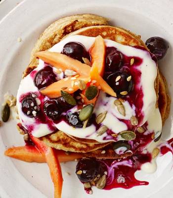 Oaty hotcakes with blueberry compote