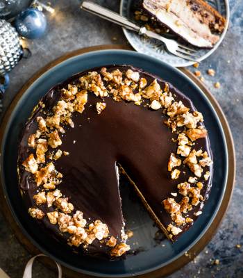 Mirror-glazed mincemeat cheesecake 