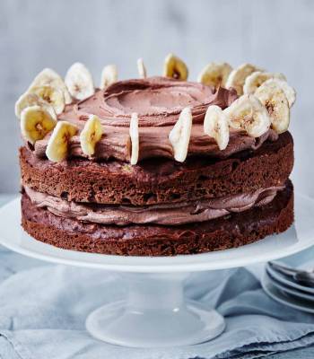 Reduced-sugar chocolate and banana cake