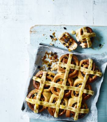 Hot cross bun swirls