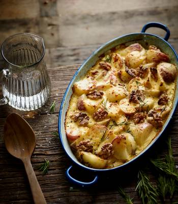 Cheesy turnip and walnut gratin