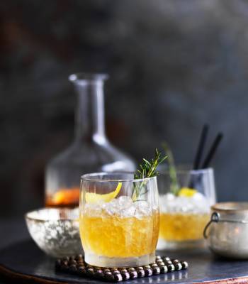 Whisky and honey smash