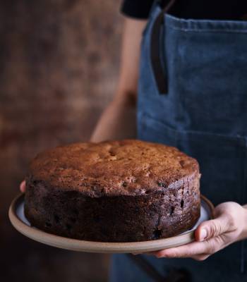 Spiced rum and raisin Christmas cake