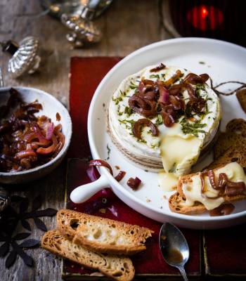 Baked Camembert with onions