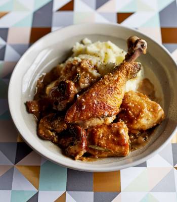 Braised chicken with mushrooms