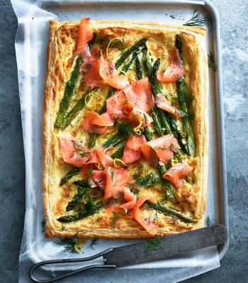 Asparagus, smoked salmon and hollandaise tart