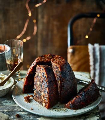 Slow cooker Christmas pudding with amaretto