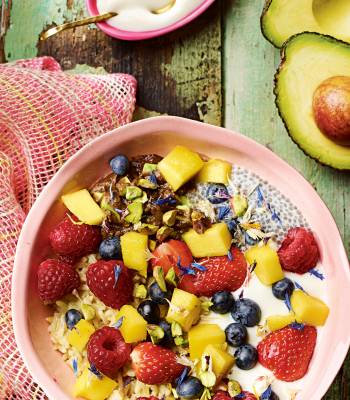 Alpro fruity breakfast Buddha bowl