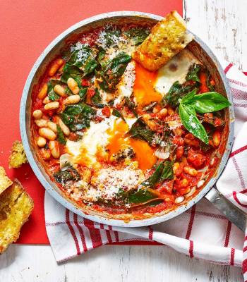 Italian eggs with garlic toasts