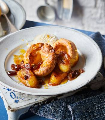 Sweet Yorkshire puddings with golden syrup and caramelised bananas