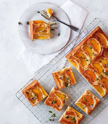 Peach and thyme traybake